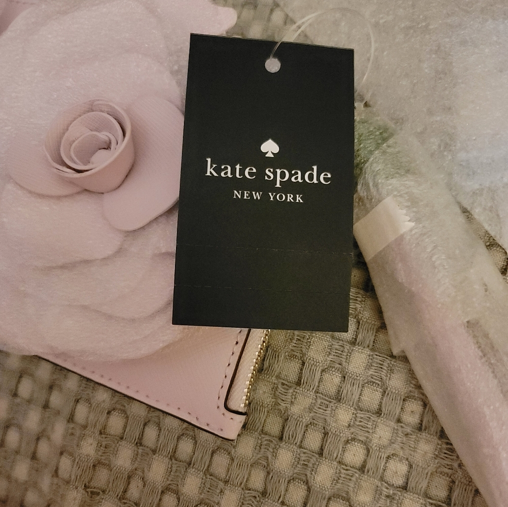 KATE SPADE 3D FLORA FLOWER MEDIUM L-ZIP WRISTLET PALE AMETHYST BNWT $179 - Picture 4 of 6